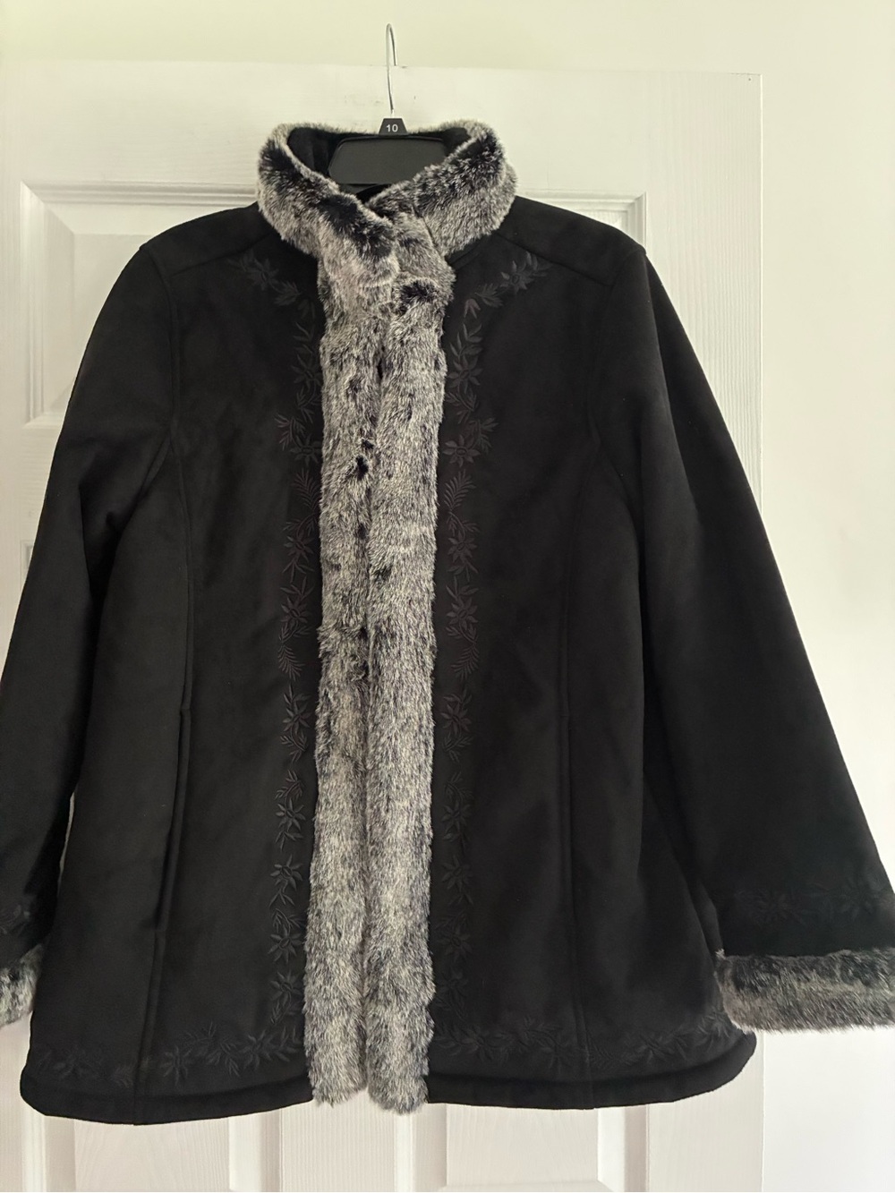 LL Bean Womens Black Faux Suede and Faux Gray Fur Trim W/Embroidery Detail Large